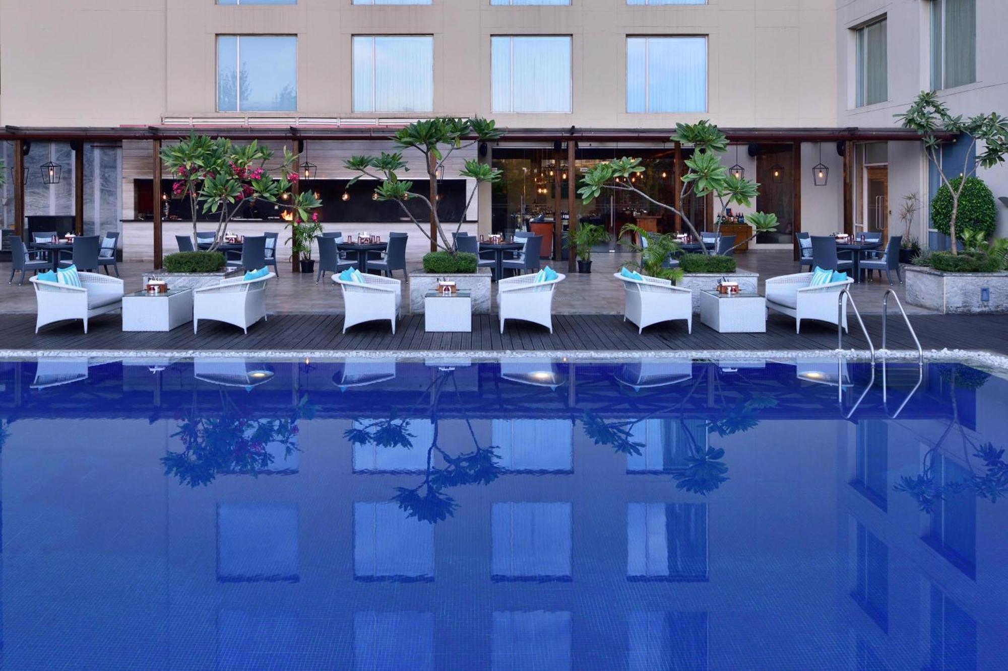 Courtyard By Marriott Bengaluru Outer Ring Road Hotel Buitenkant foto