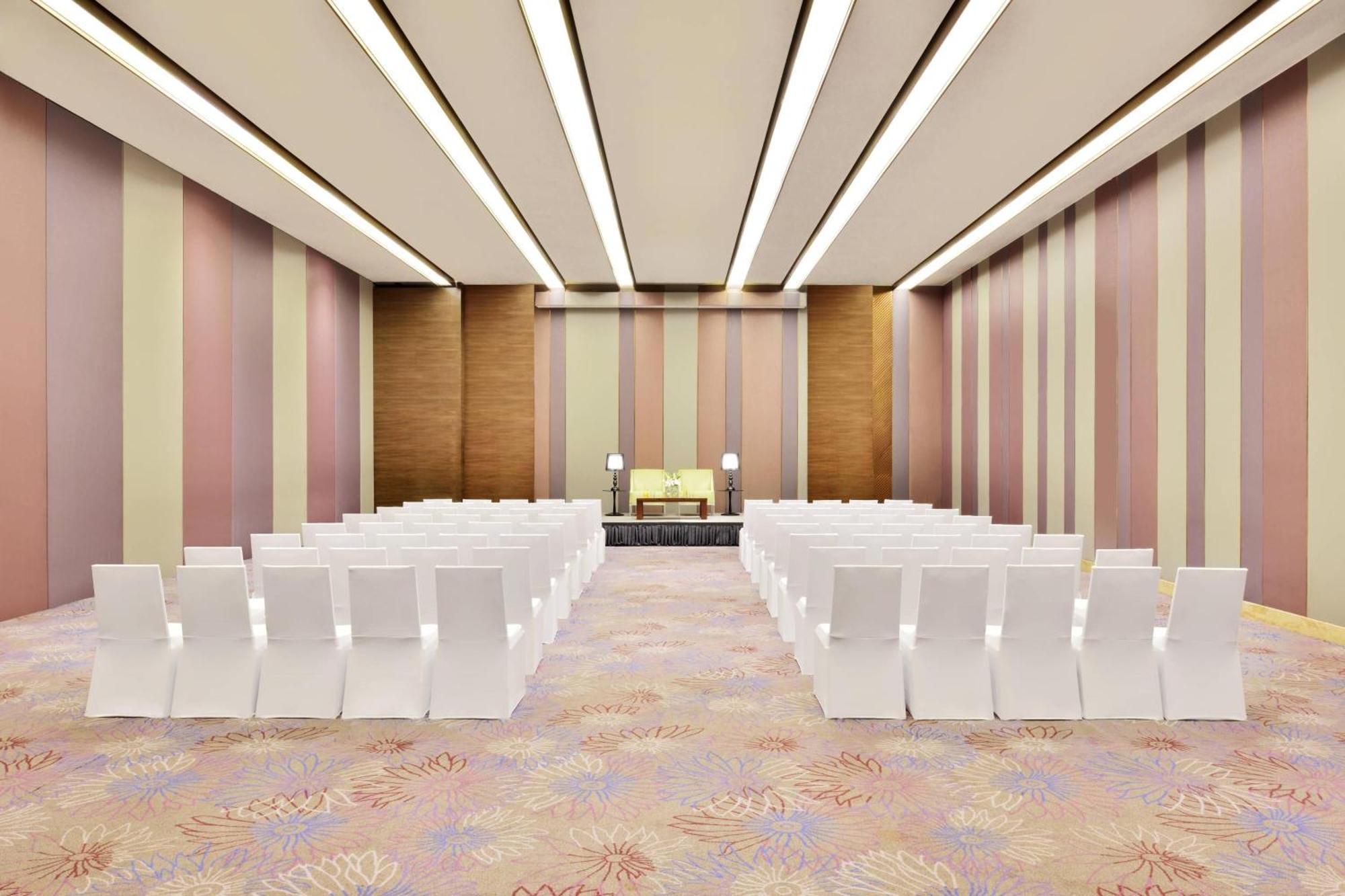 Courtyard By Marriott Bengaluru Outer Ring Road Hotel Buitenkant foto