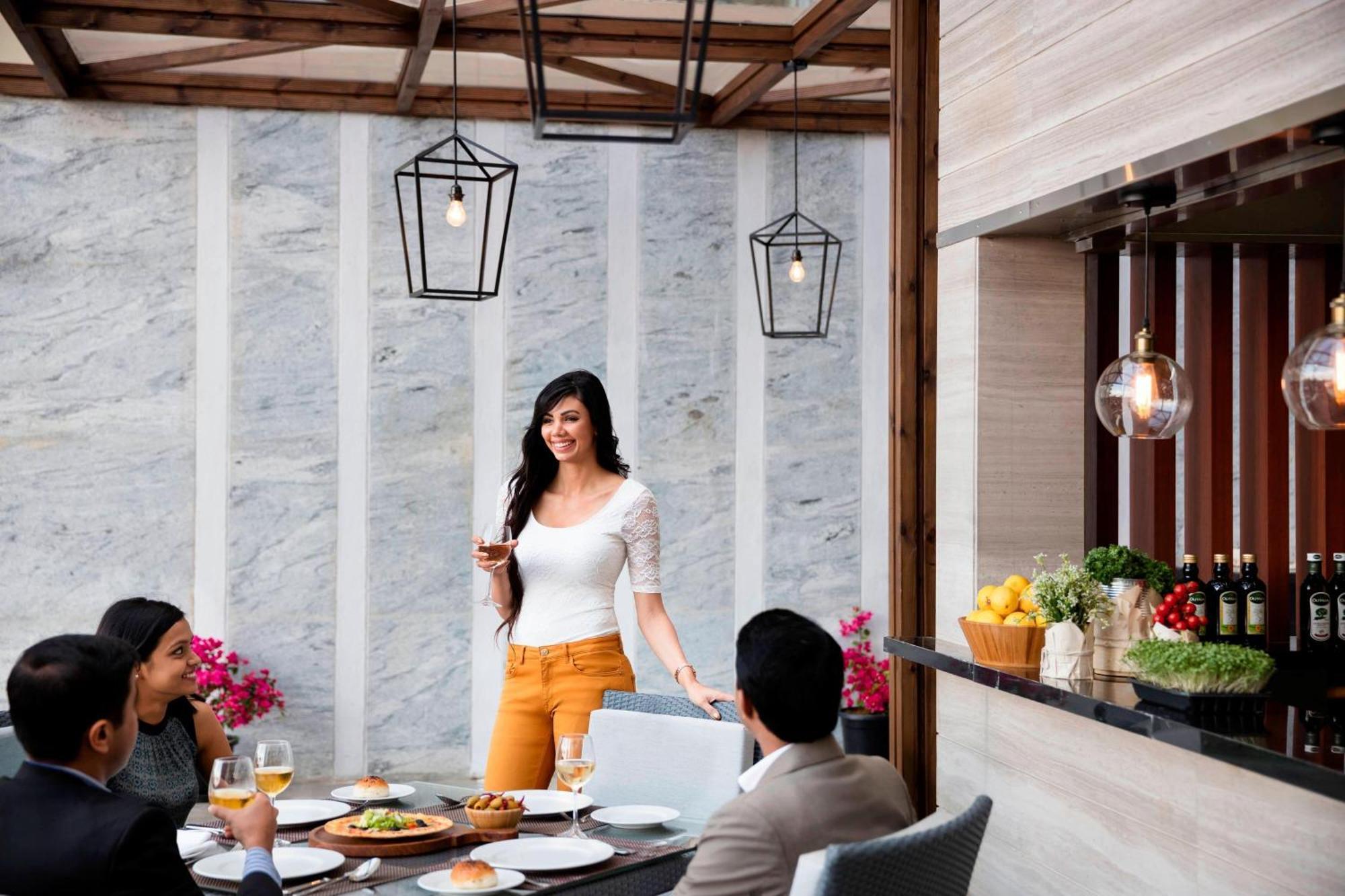 Courtyard By Marriott Bengaluru Outer Ring Road Hotel Buitenkant foto