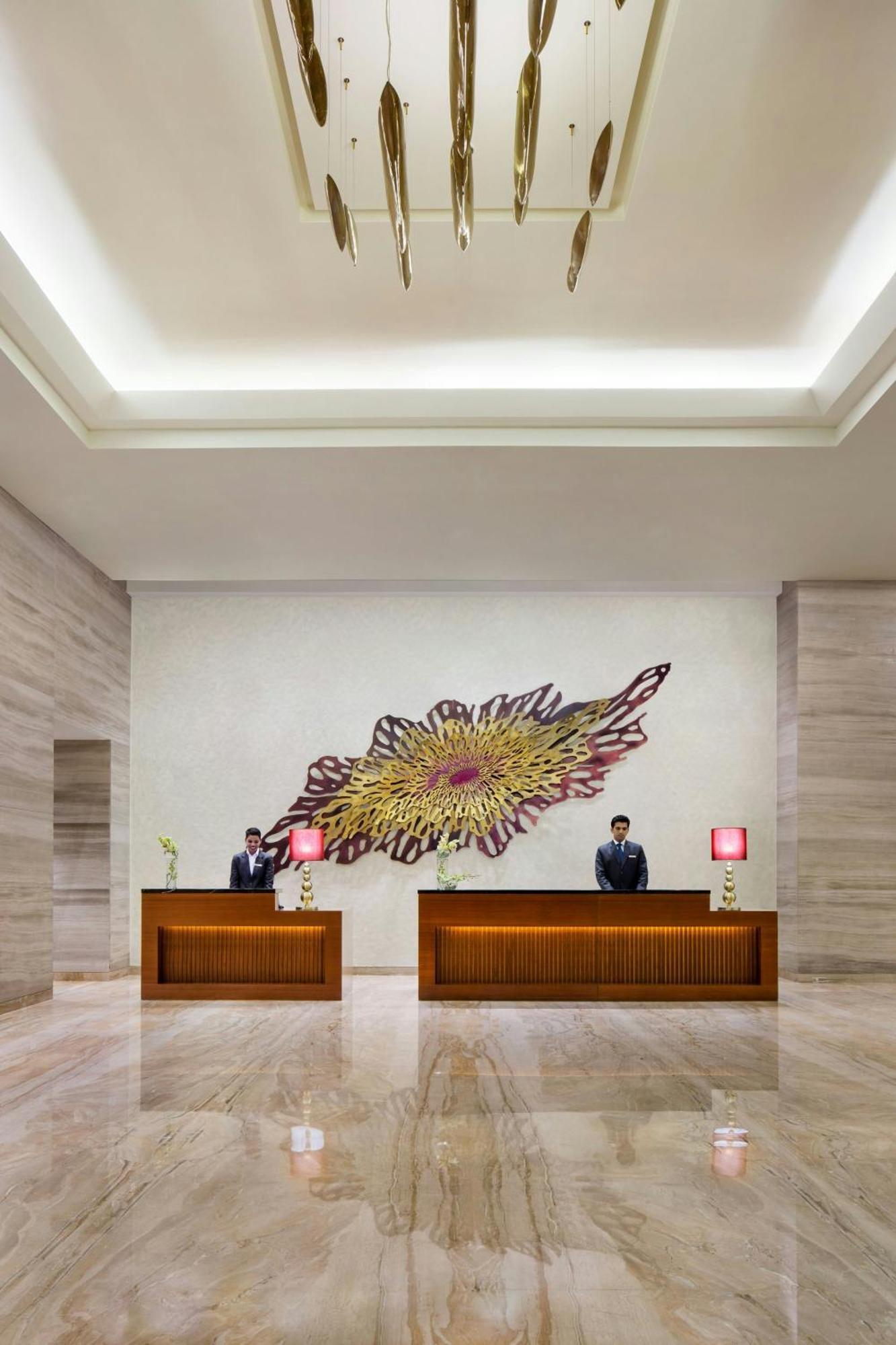 Courtyard By Marriott Bengaluru Outer Ring Road Hotel Buitenkant foto