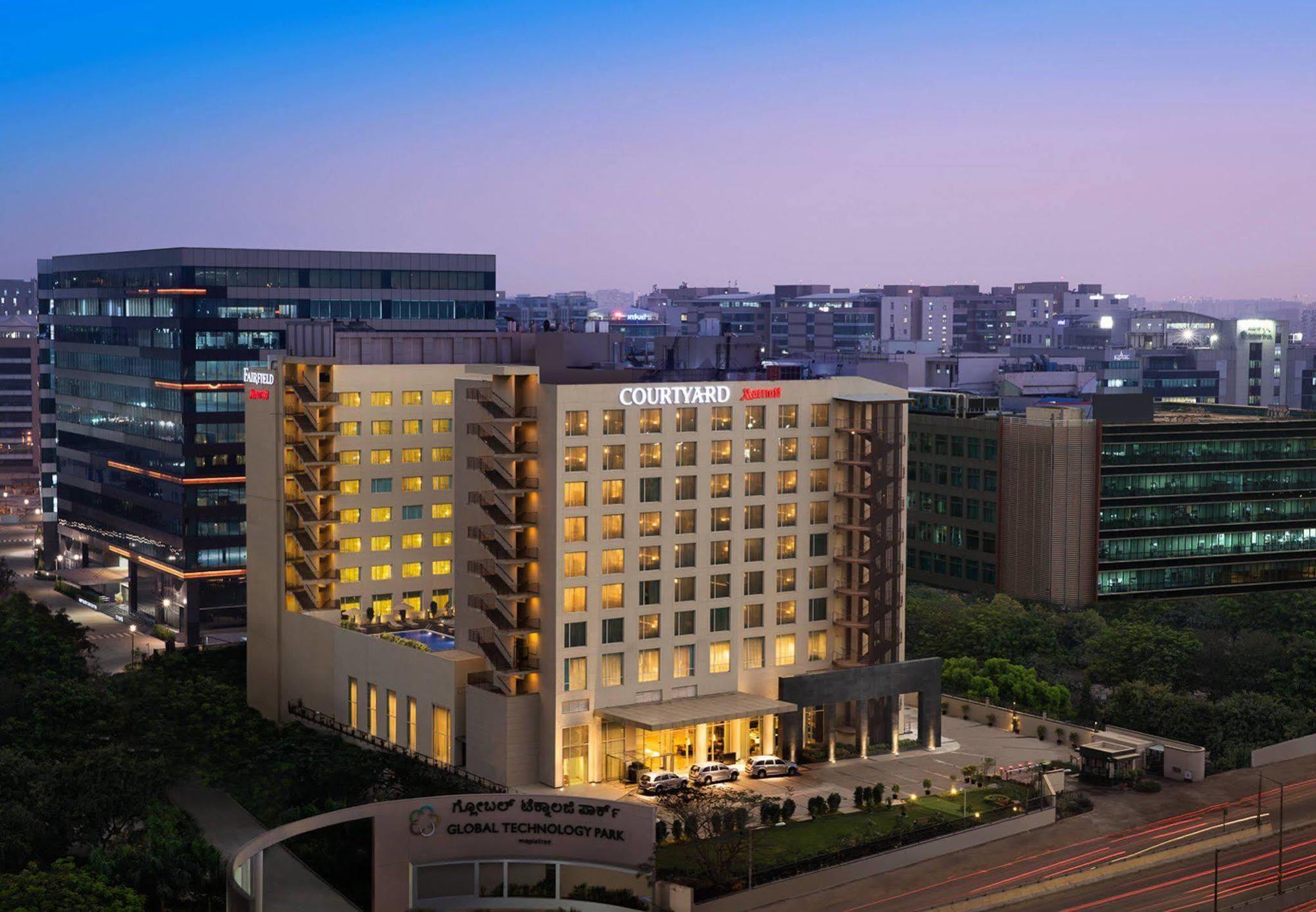 Courtyard By Marriott Bengaluru Outer Ring Road Hotel Buitenkant foto